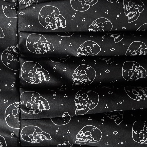 Hot topic Halloween Skull skirt. - Picture 2 of 5